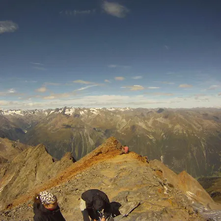 奥弗·托马斯和麦克拉的假日公寓 公寓 *