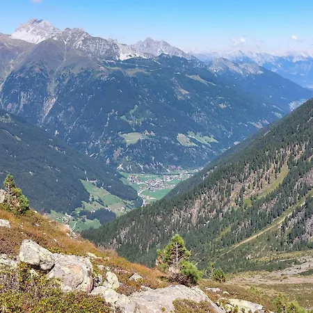 奥弗·托马斯和麦克拉的假日公寓 公寓 *