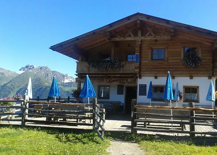 Ofer Thomas & Michaela Lejlighed