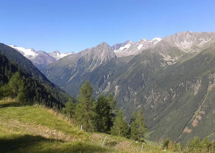 Ofer Thomas & Michaela *