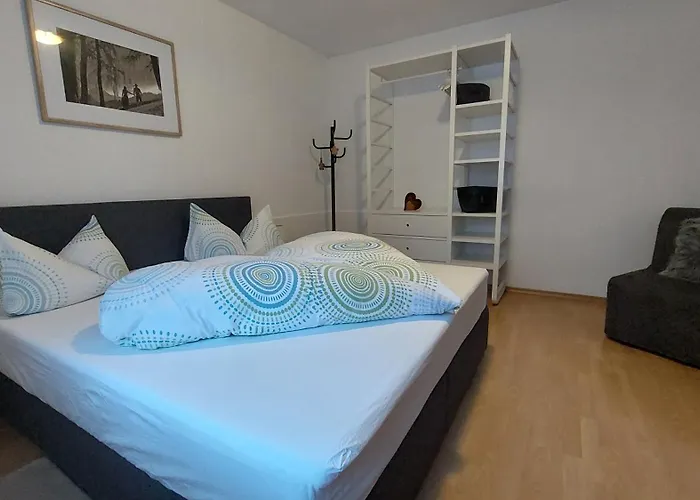 Ofer Thomas & Michaela