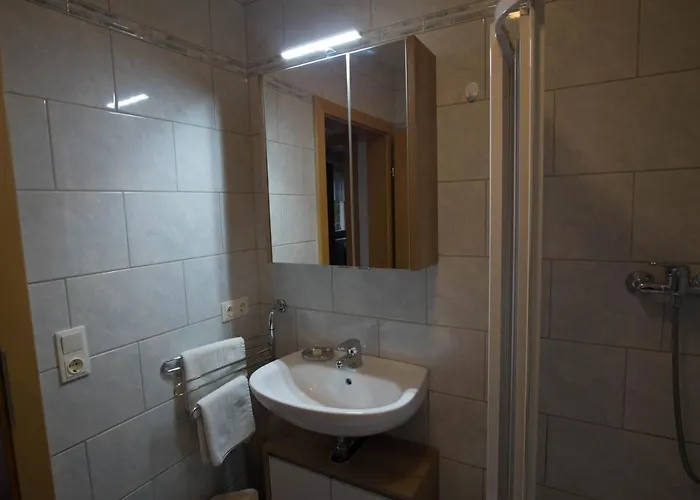 Ofer Thomas & Michaela